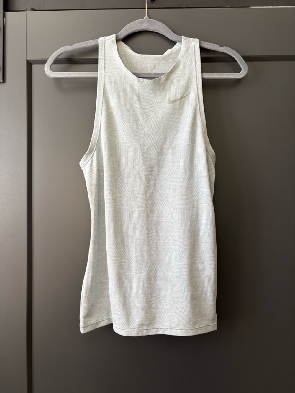 Nike Women’s Pale Gray Textured Pattern Racerback Athletic Tank